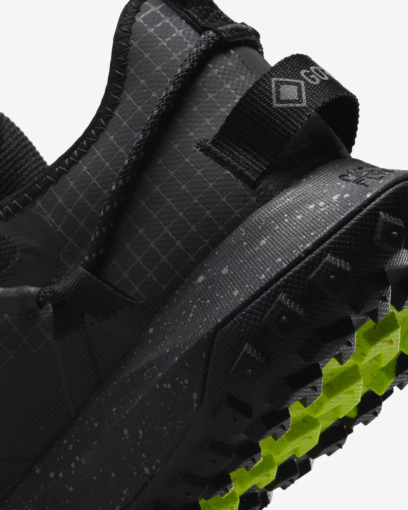 Nike - ACG Mountain Fly Low