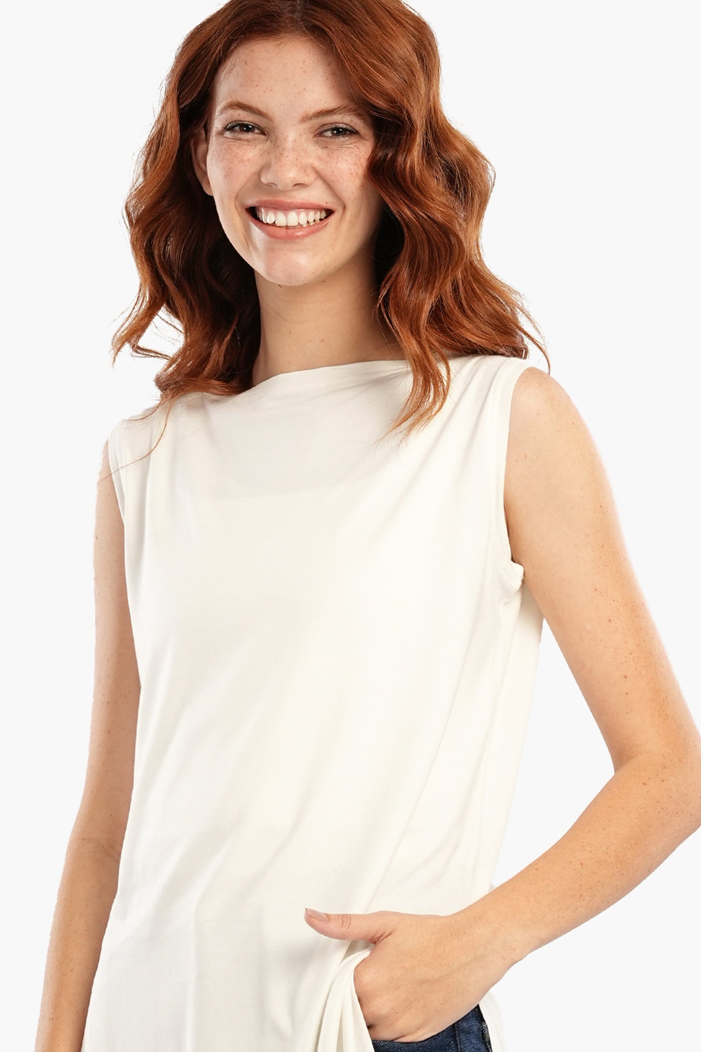 Carina - Relaxed Fit Sleeveless T-Shirt