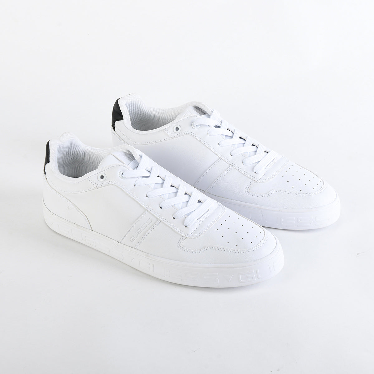 GUESS - Men's Pezol Low-Top Sneaker