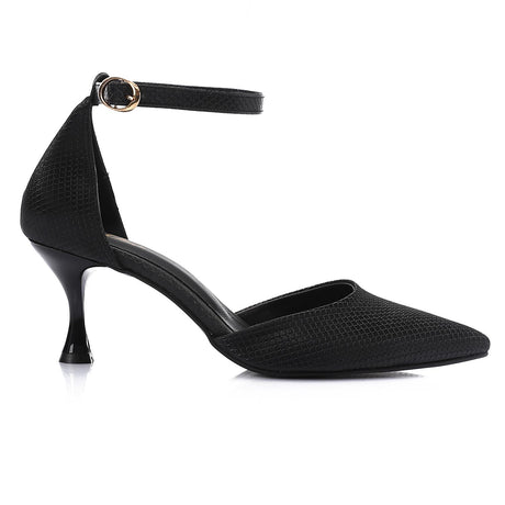 XO - Elegant  women's heeled shoes with a pointed toe and ankle strap
