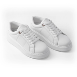 v branda - Sneakers Equipped with a shiny lace - women
