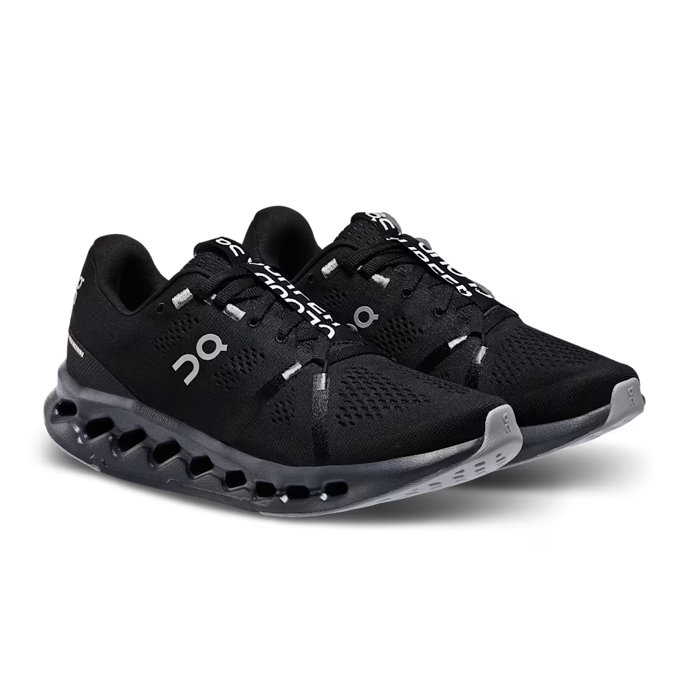 أحذية رياضية على السحاب